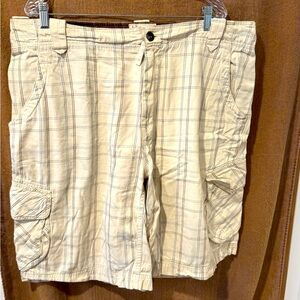 Life Is Good Men's Beige Plaid Cargo Shorts